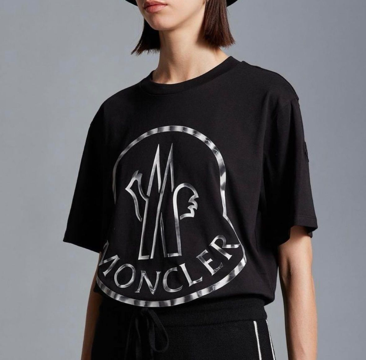 ◇MONCLER◇モンクレール Tシャツ 半袖 ホログラム ロゴ大きめ - メルカリ