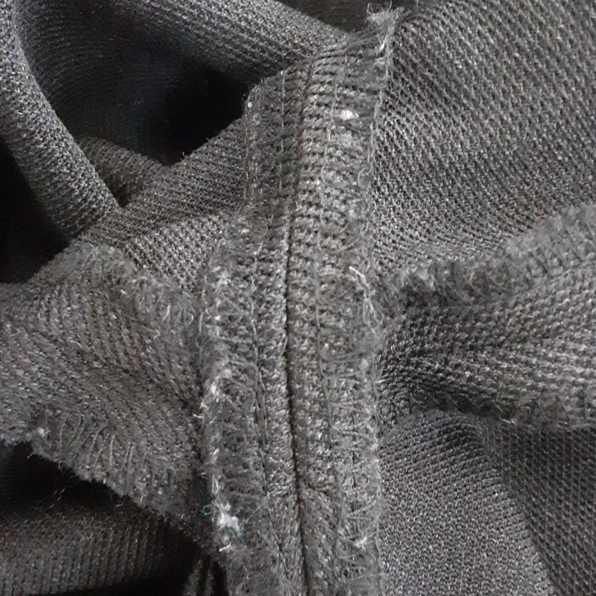 - ダークグレー