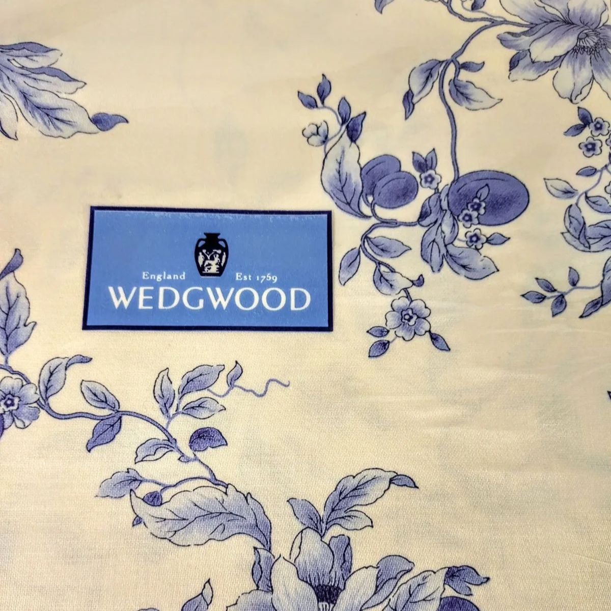 ☆ウェッジウッド　テーブルクロス　ブループラム　未使用品 B ウェッジ ウッド WEDG WOOD テーブルクロス 柄名/ブルー
