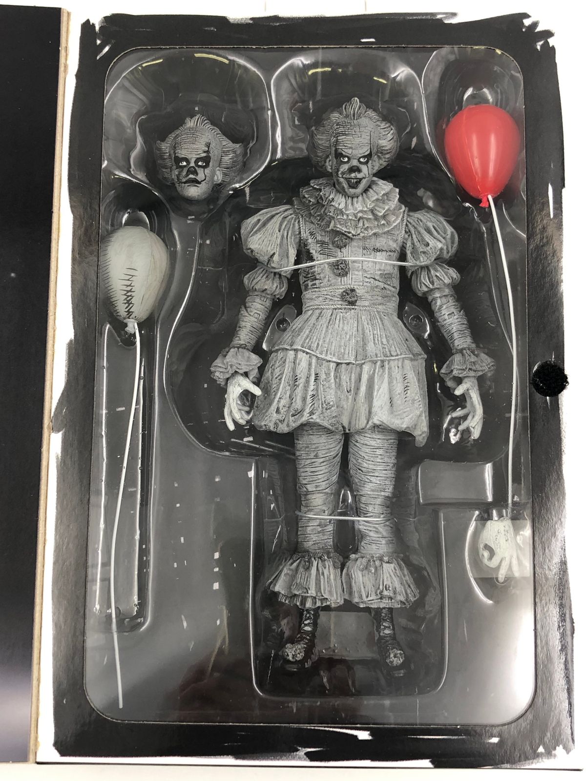 ♪) NECA ネカ IT イット “それ”が見えたら、終わり
