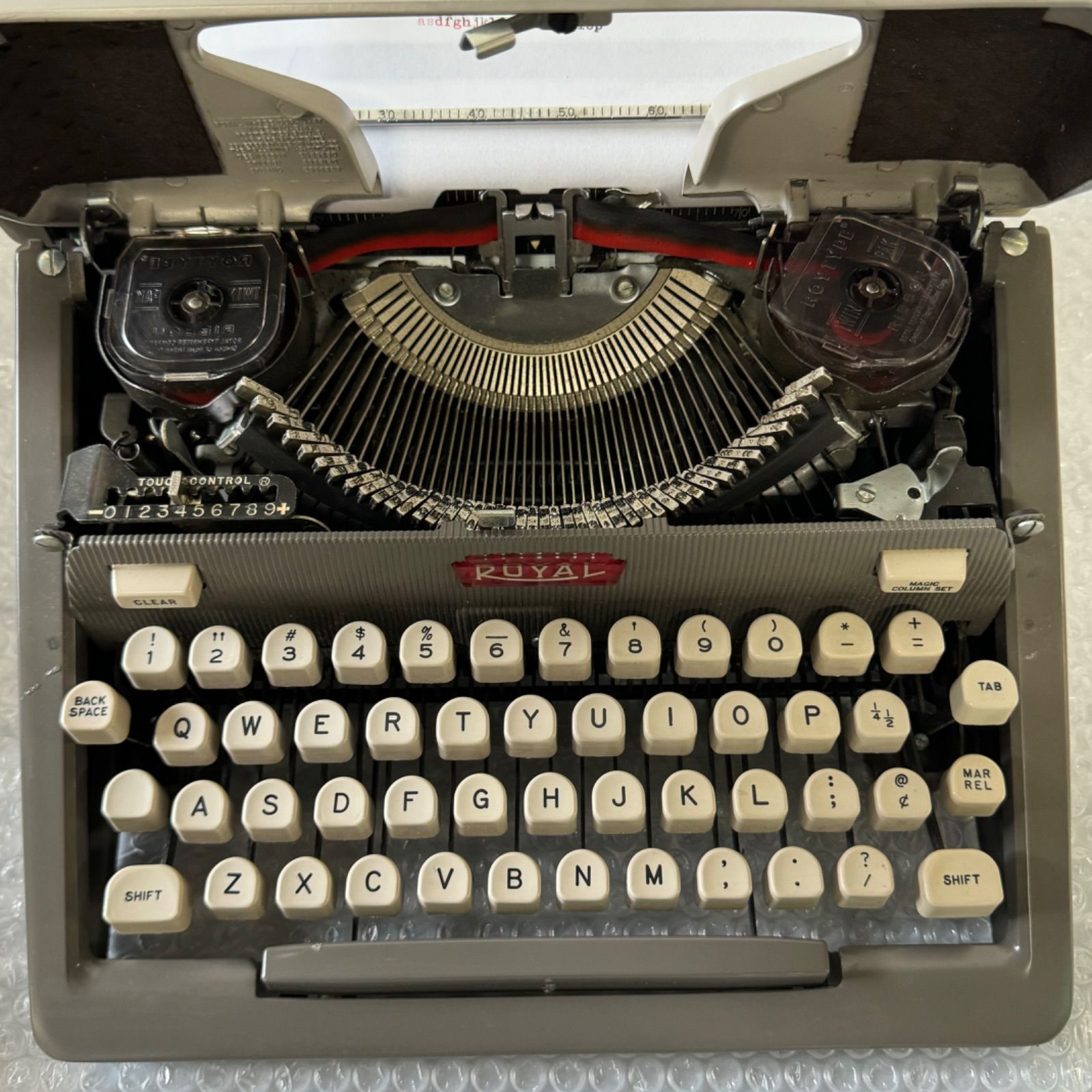 語タイプライター 動作確認済  Futura 800 完動品 ROYAL FUTURA 800 ロイヤル タイプライター フトゥーラ 1958