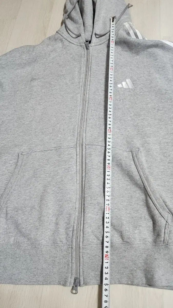 着用画像 アディダス