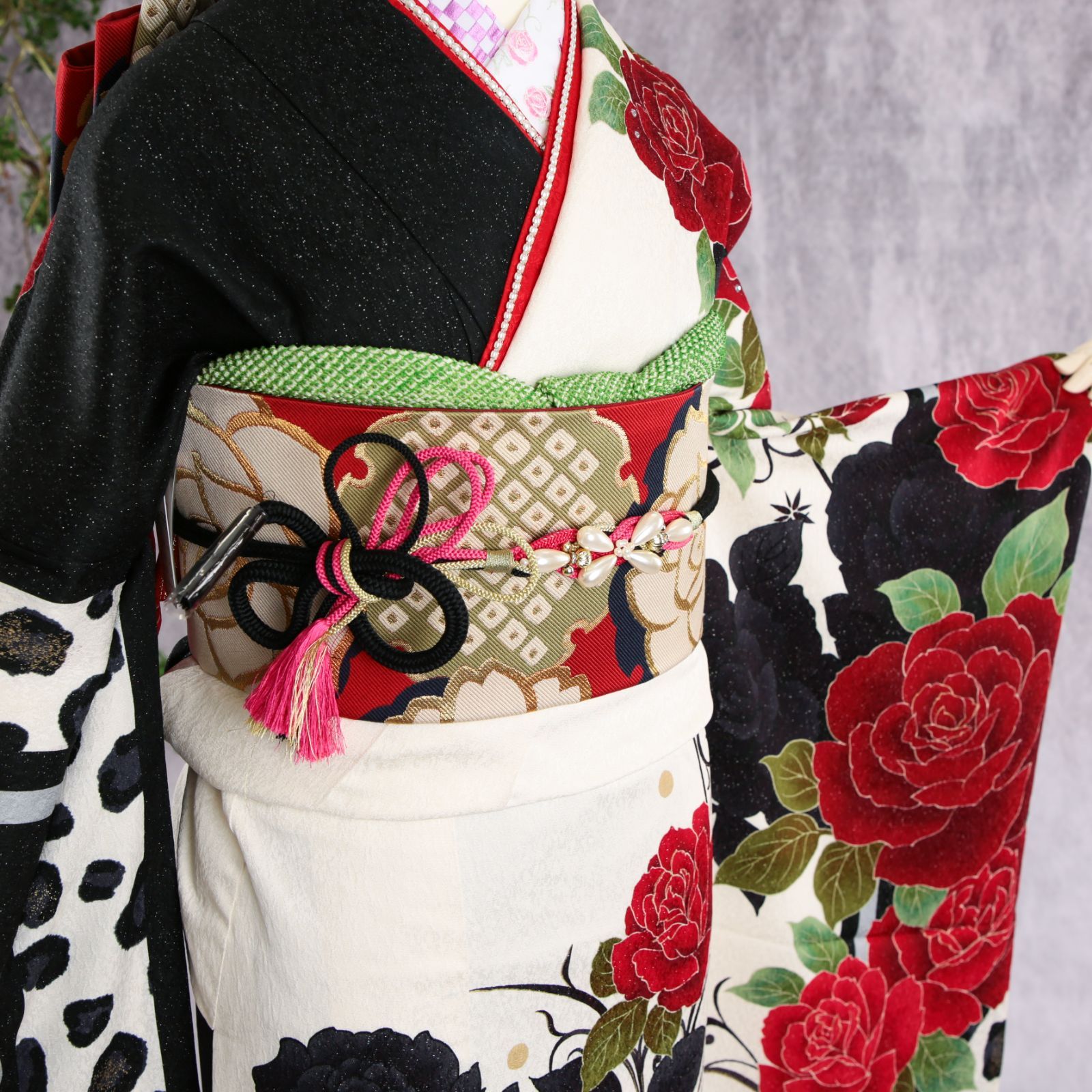 シンプル薔薇　振袖フルセット モード 白/ブルー(青)/金 薔薇柄 派手 かっこいい振袖ネット