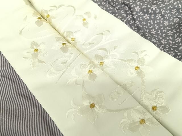 半衿刺繍
