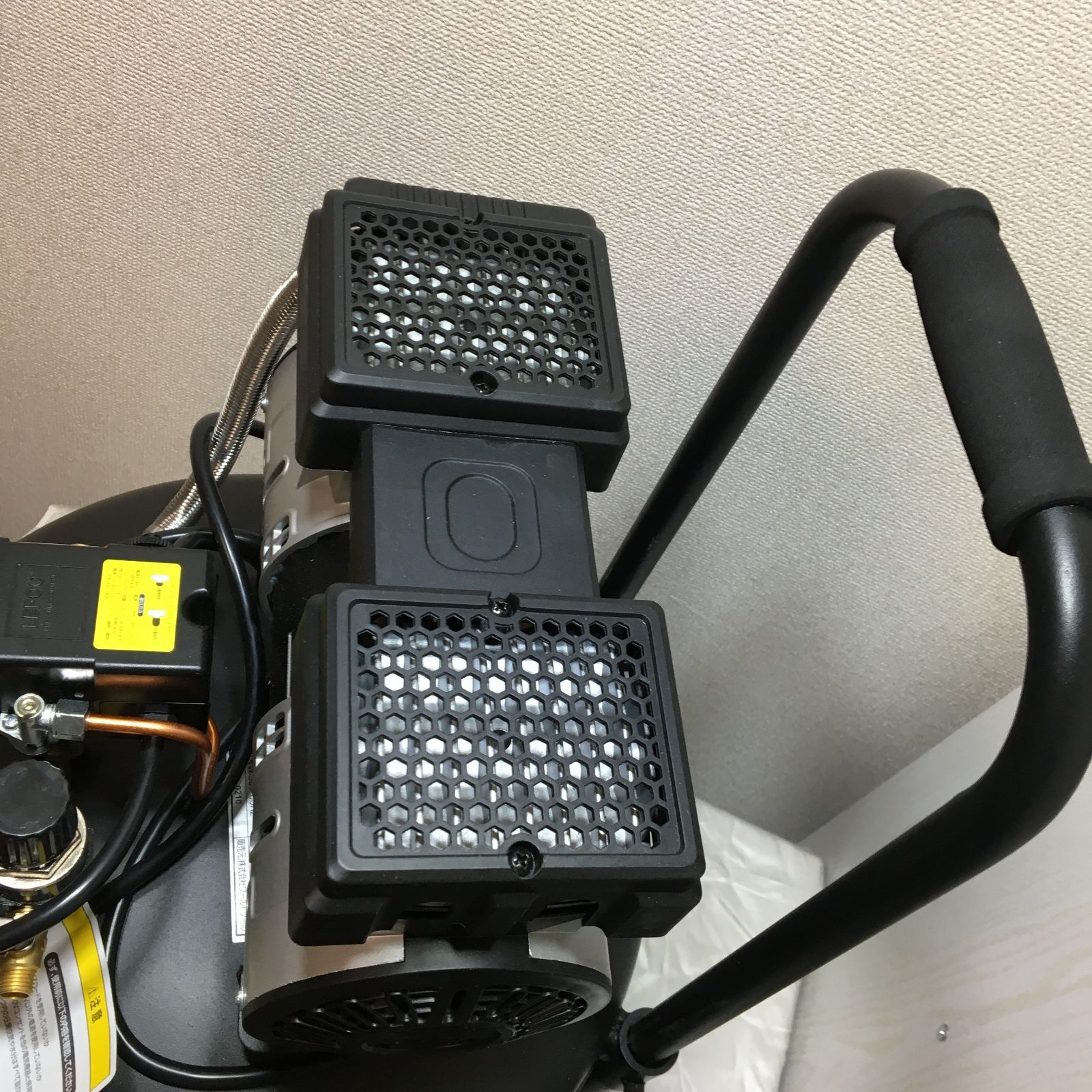 未使用？ 縦型 サイレントエアコンプレッサー 30L VSC034 アストロ  