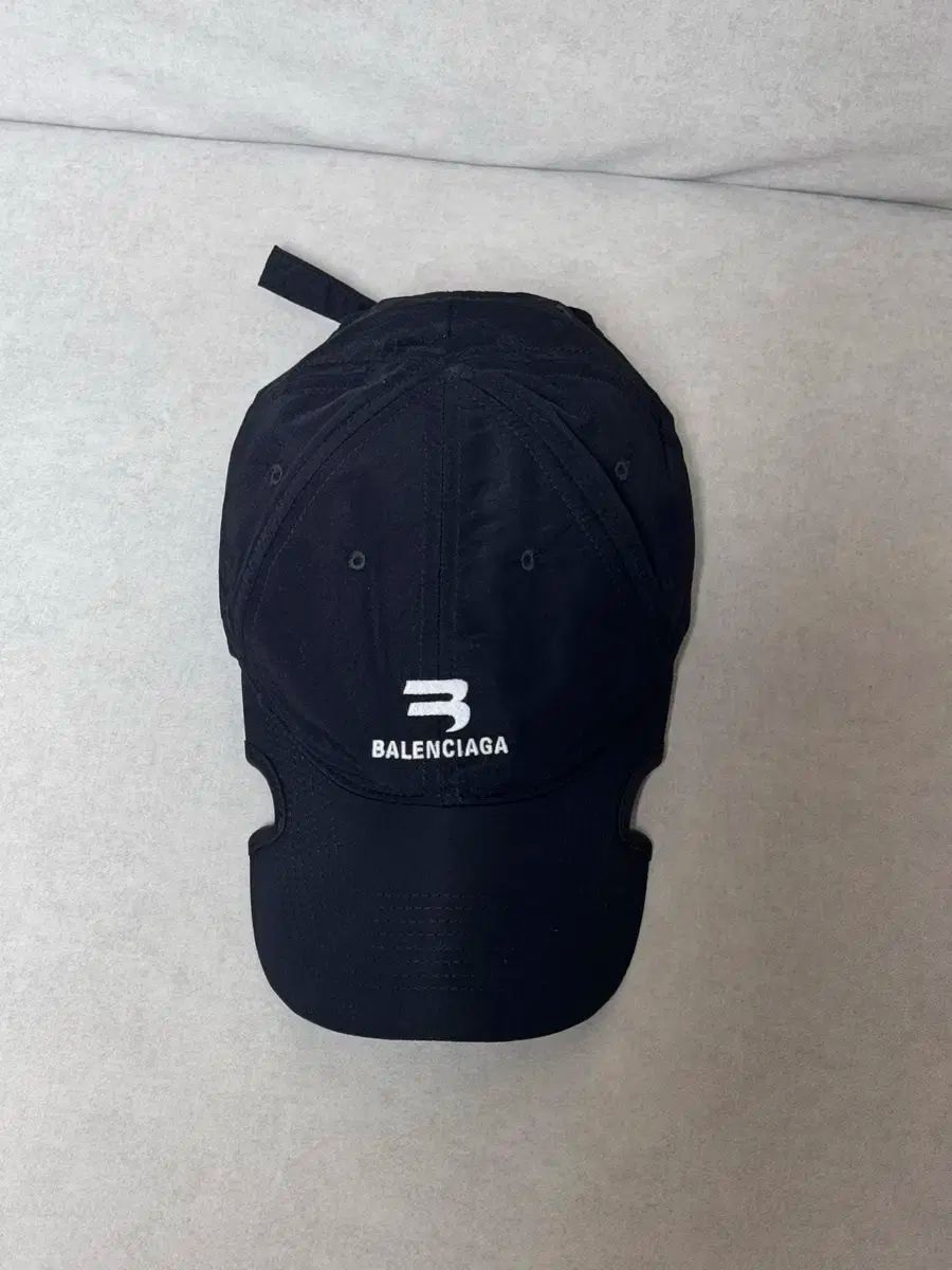 BALENCIAGA(バレンシアガ) ノッチ キャップ ブラック L-良質で