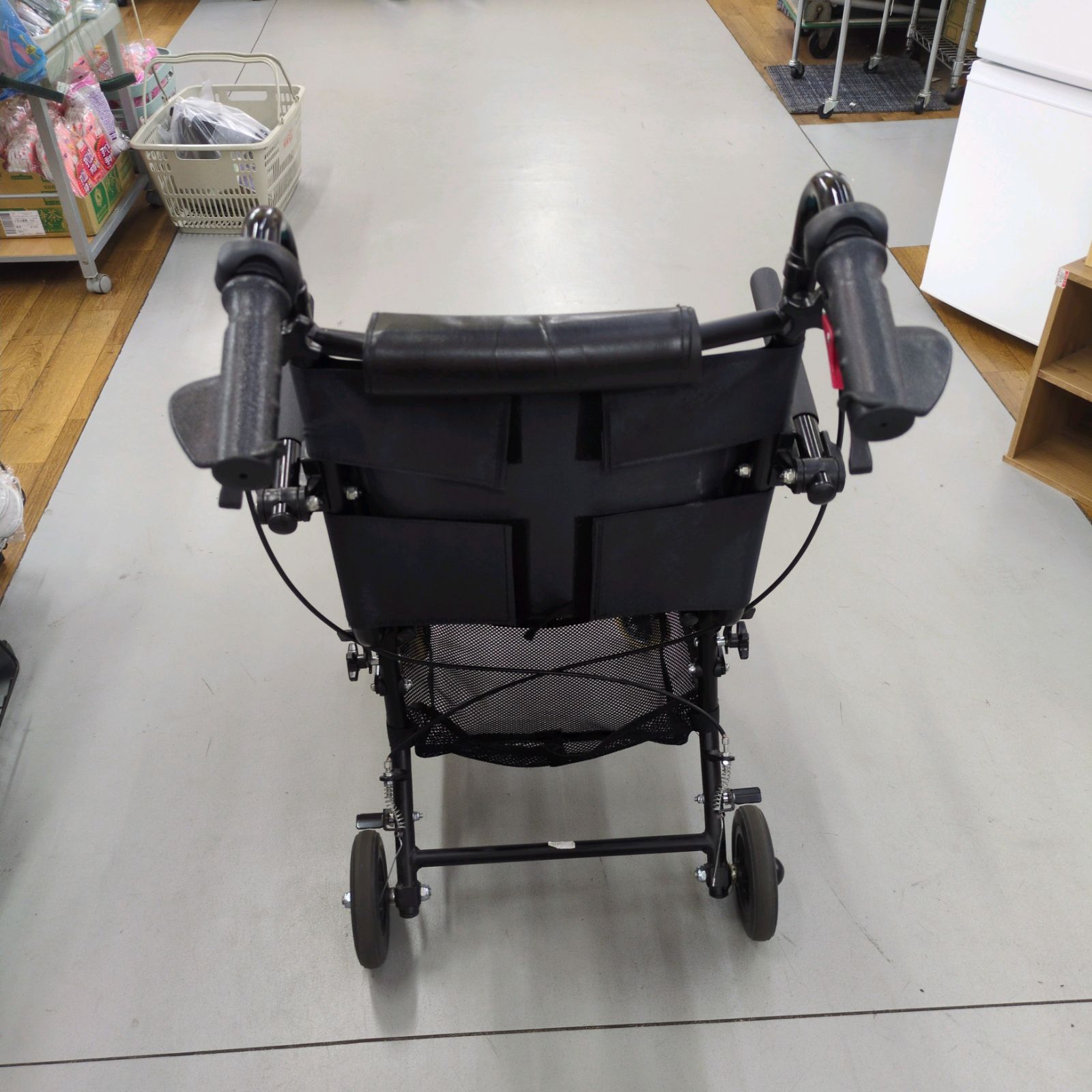 J203 ☆多少使用感有り☆KAWAMURA☆WAVIT☆ノーパンクタイヤ☆介助式車いす