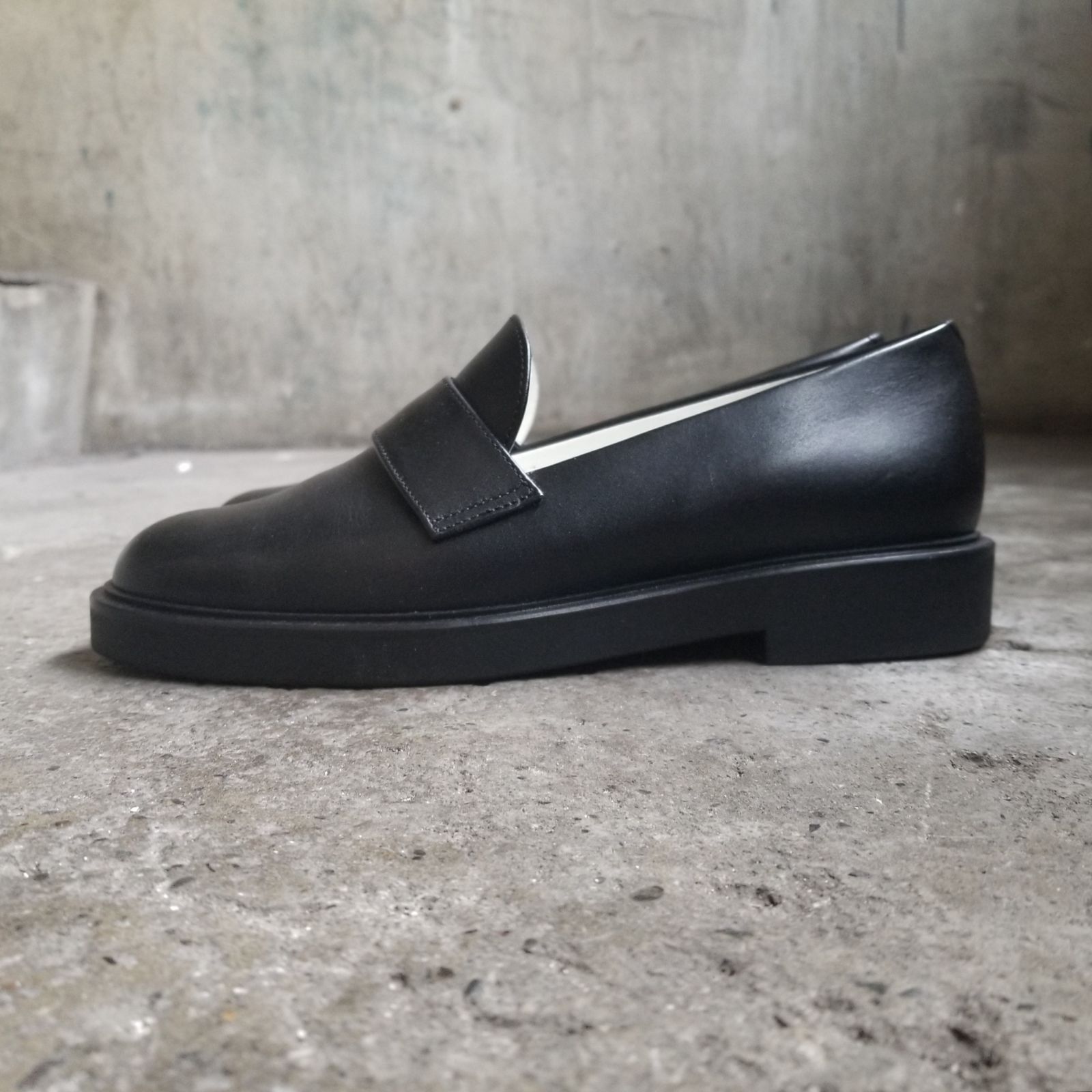 BEAUTIFUL SHOES 