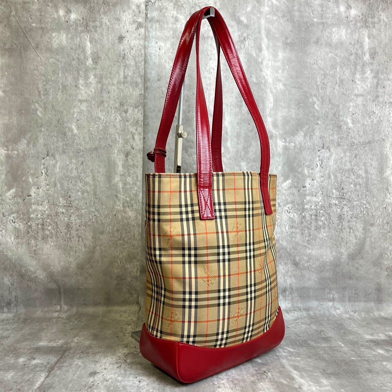 Burberrys ハンドバッグ　ノバチェック ホースロゴ　シルバー金具　レザー Burberrys ハンドバッグノバチェック ホースロゴシルバー金具レザー