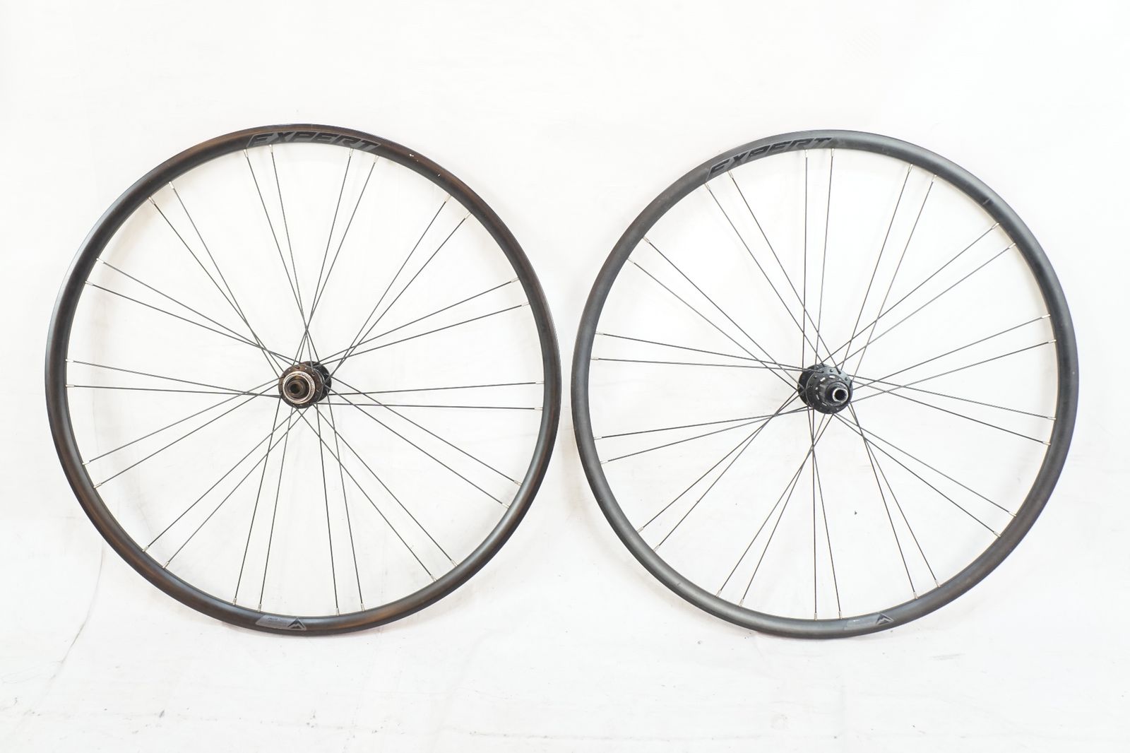 MERIDA - レイシング MERIDA】所有欲も満たすレーシングバイク！追及されたエアロと