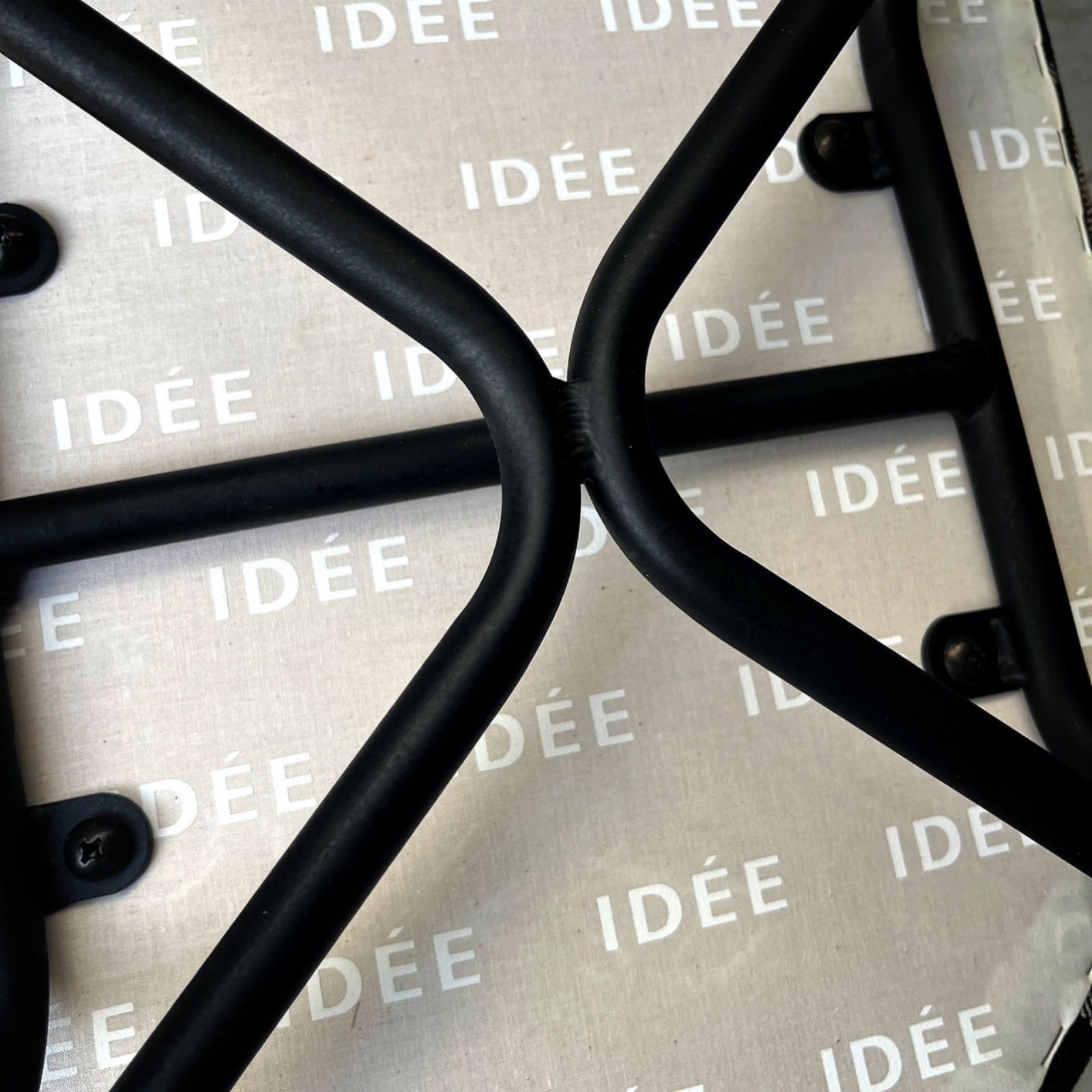 取付無料！イデー フェレチェア スタイリッシュモダンダイニング