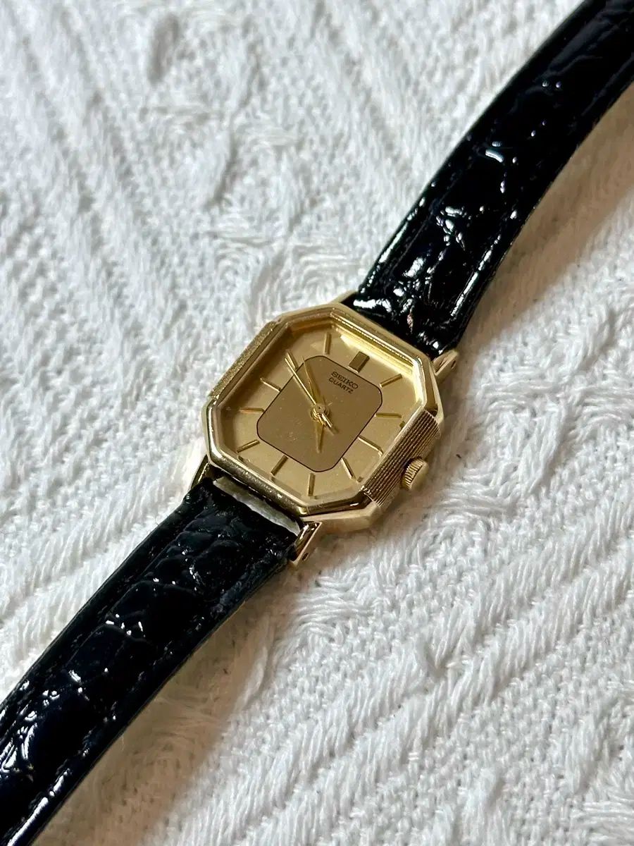 Seiko Vintage SEIKO セイコー ヴィンテージ クォーツ 腕時計 1221 ー 5330