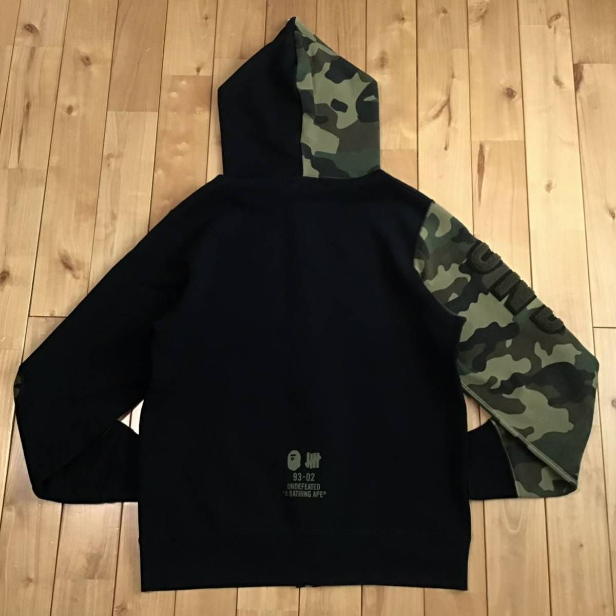 Undefeated × BAPE シャーク パーカー Lサイズ shark full zip hoodie a bathing ape エイプ  ベイプ アンディフィーテッド 迷彩 - メルカリ