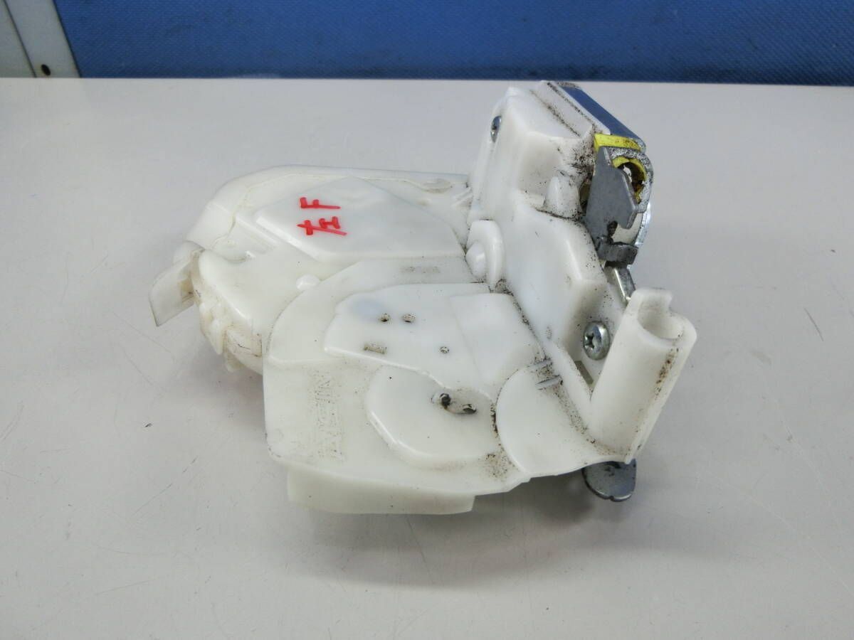 [K2461] ムーヴ カスタム L175S 左フロント 助手席 ドアロックアクチュエーター - メルカリ
