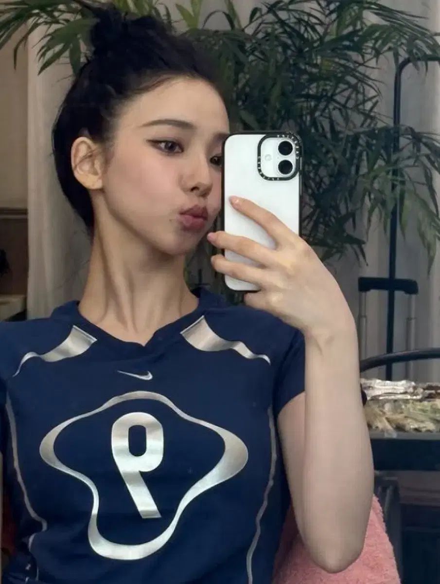 カリナ 着用 NIKE ナイキ nsw チル ニット グラフィック Tシャツ