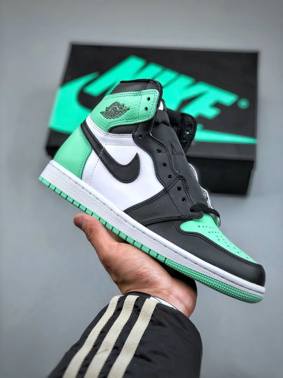 新品 NIKE ナイキ スニーカーナイキAir Jordan 1 High OG “Green Glow” エアジョーダン 1  ハイ オリジナル メンズ レディース 男女兼用