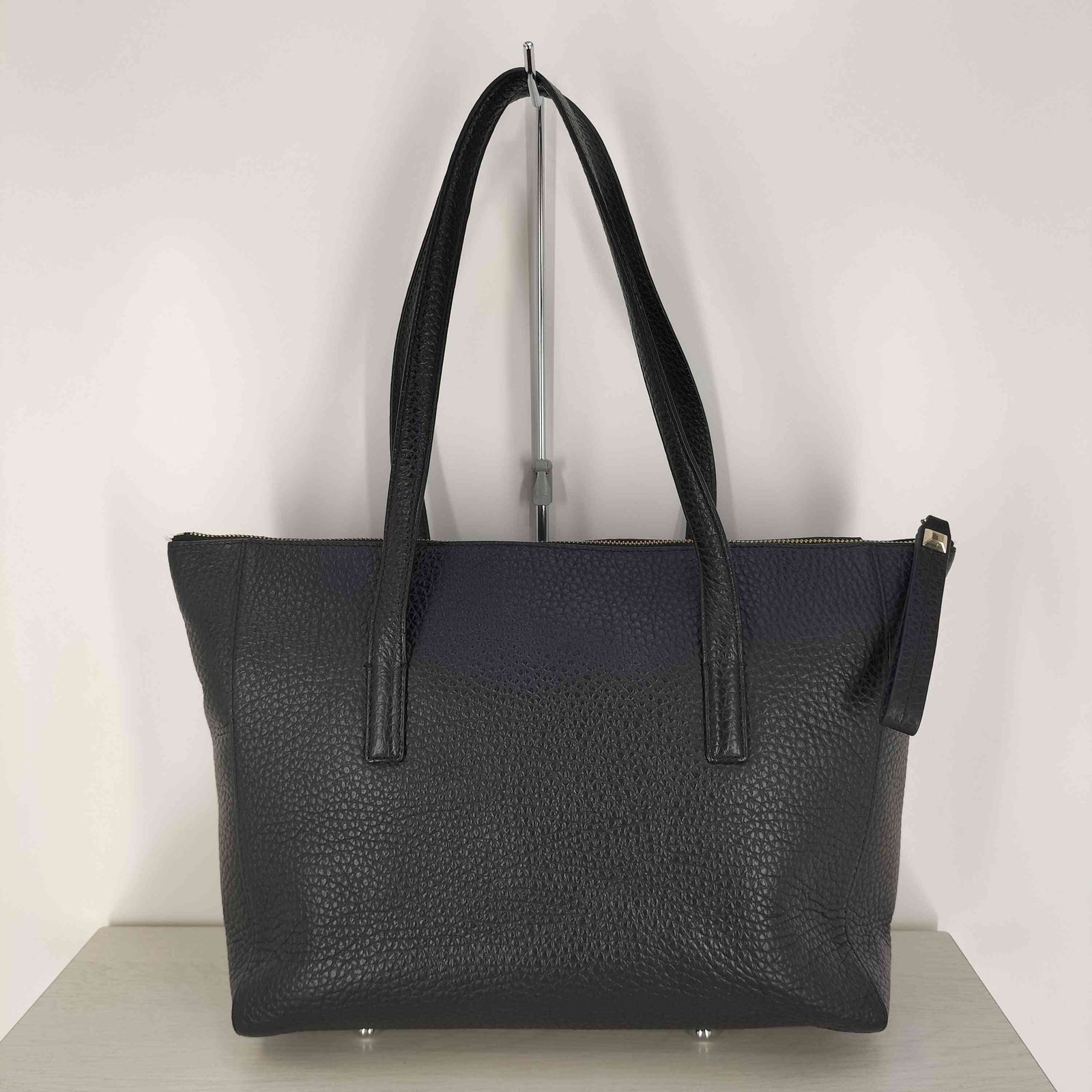 美品 フルラ アルバ トートバッグ シボ革 大容量 ロゴ金具 グレー A4 フルラ FURLA レザー シボ革 トートバッグ レディース 表記無