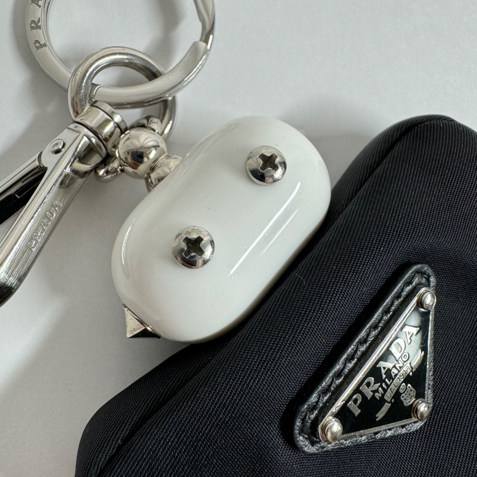 PRADA トライアングル型 ロボットキーホルダー 黒 ナイロン