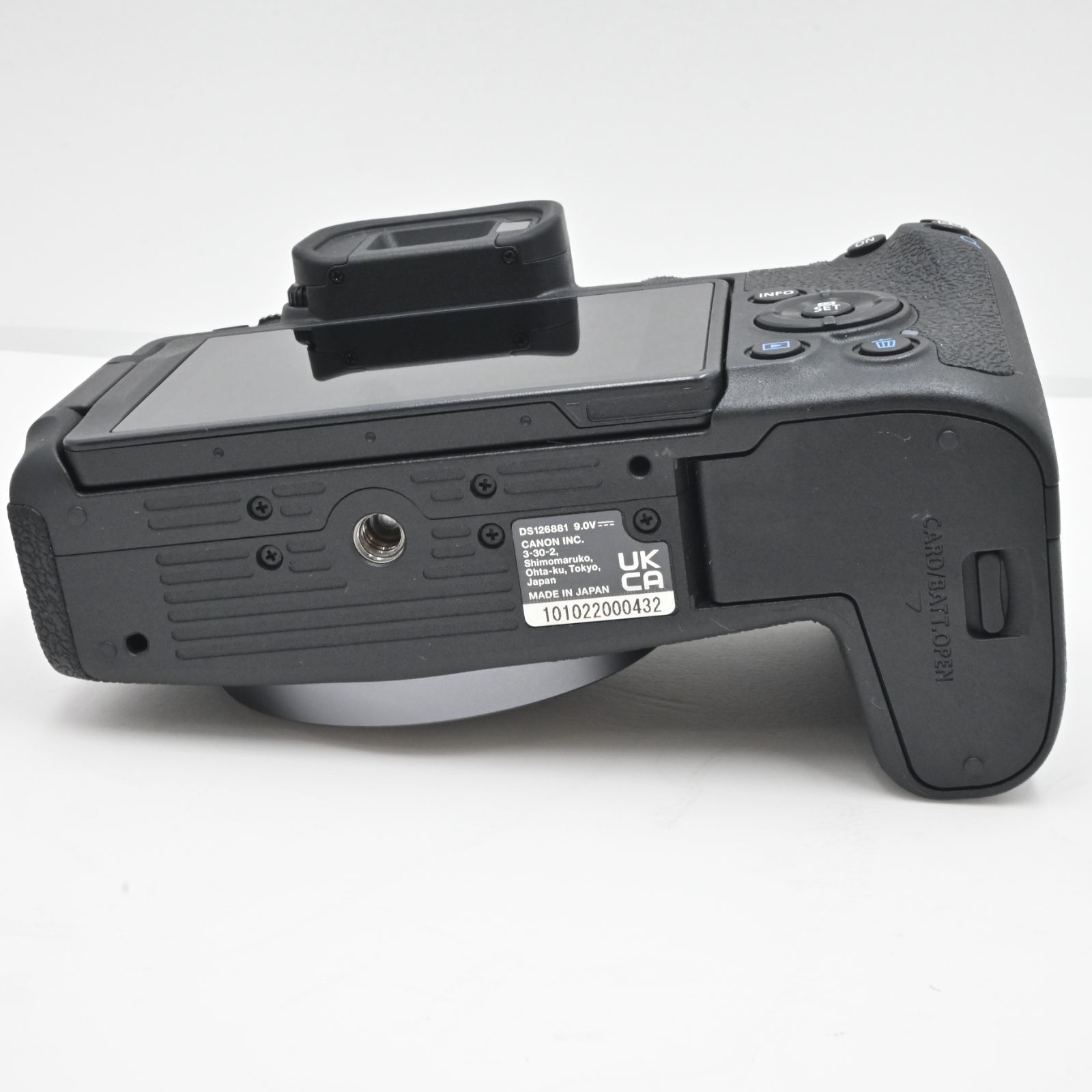 EOS R8