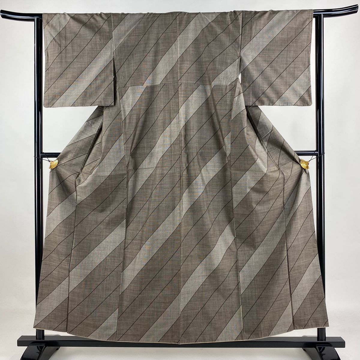 紬 身丈156cm 裄丈62.5cm S 袷 斜縞 幾何学模様 焦茶色 正絹 名品