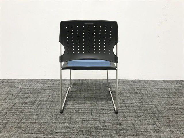スタッキングチェア 肘無 プレド コクヨ ブラック ミディアムスカイ