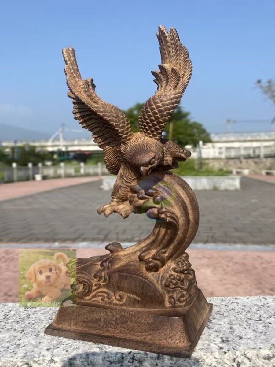 木彫りの置物 飛び鷹 高さ25cm 柘植 ツゲ 鷹 鷲 タカ ワシ 置物 居間 部屋 オフィス 廊下 玄関 風水