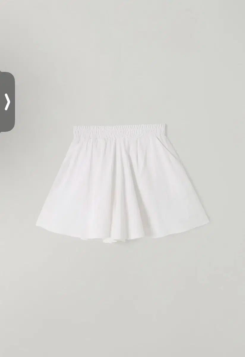 TANNAT デリ ショート パンツ
