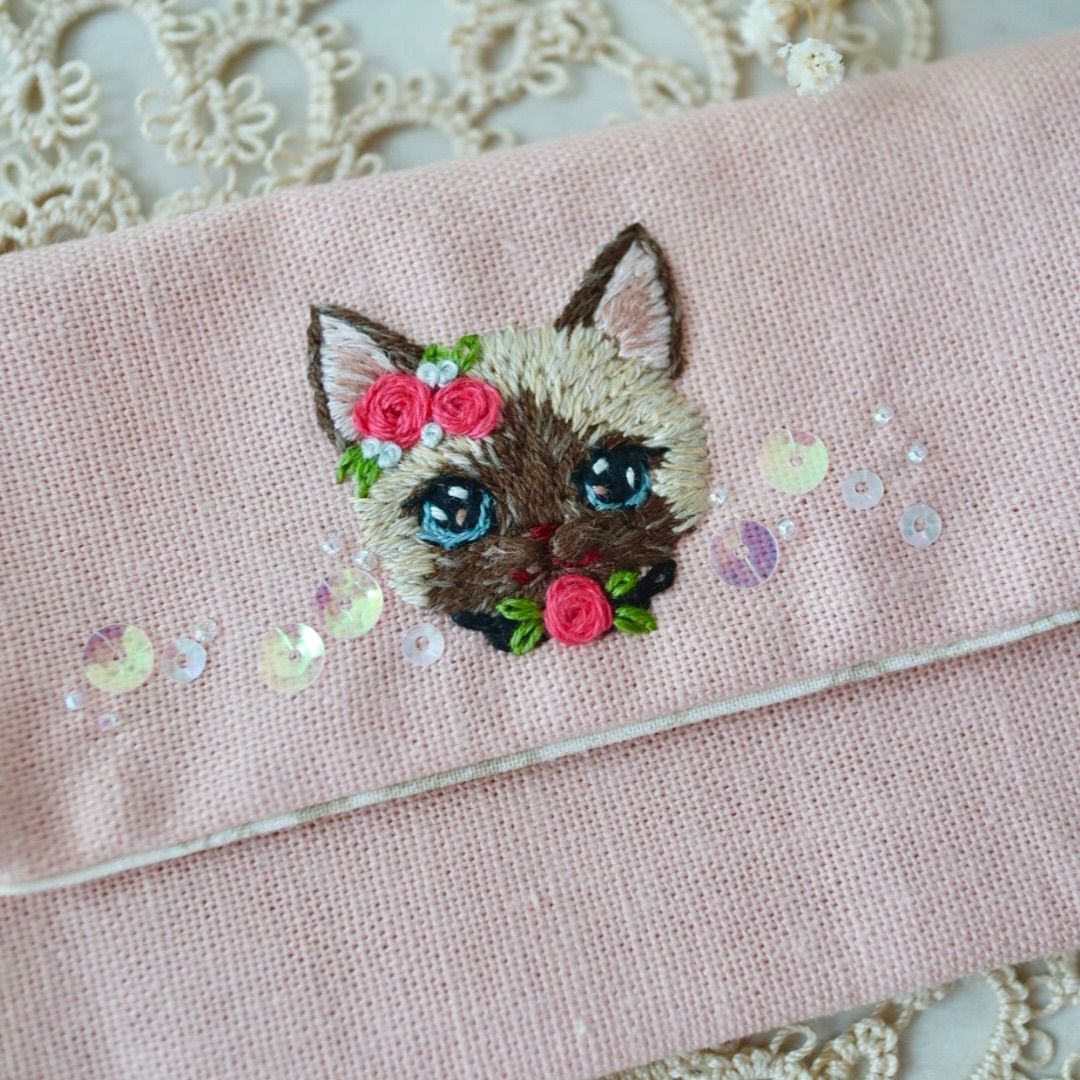猫刺繍 猫ちゃん刺繍のカードケース シャム猫 - メルカリ