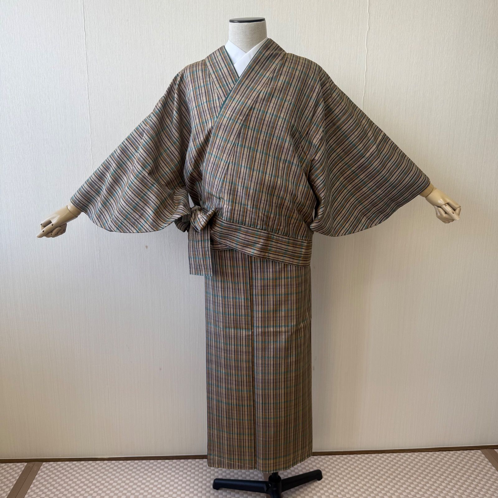 着物 二部式着物 正絹 紬 袷 二部式 格子 ベージュ リサイクル着物 z-556