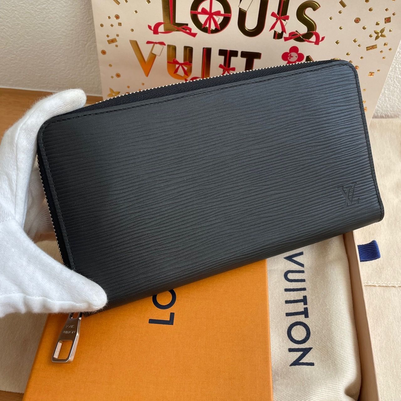 ほぼ新品未使用】ルイヴィトン エピ ジッピー オーガナイザー 長 ほぼ新品未使用】ルイヴィトン エピ ジッピー オーガナイザー 長