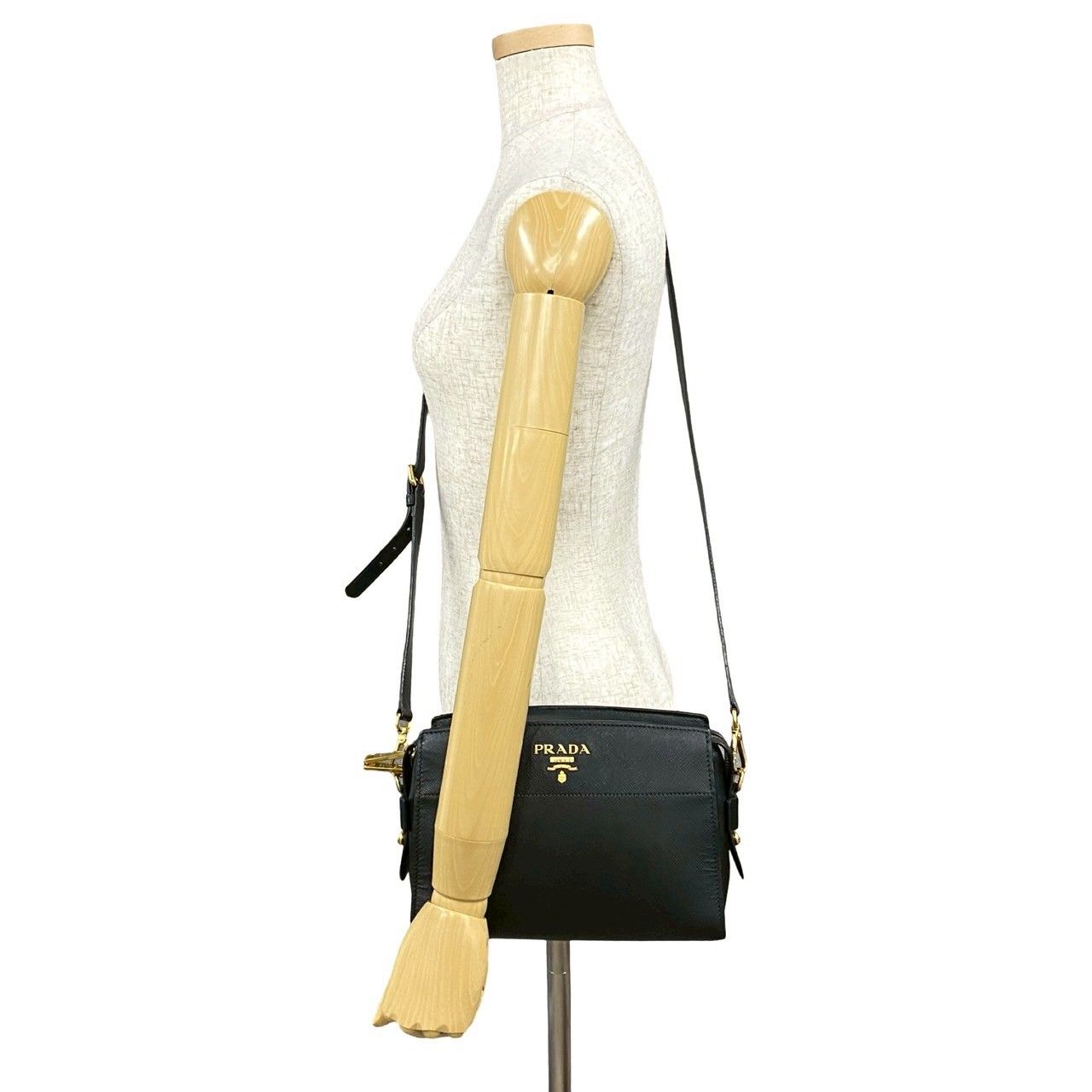 極 美品 希少品 PRADA プラダ ロゴ 金具 サフィアーノ レザー 本