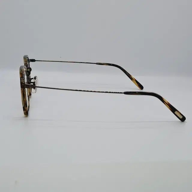 オリバーピープルズ