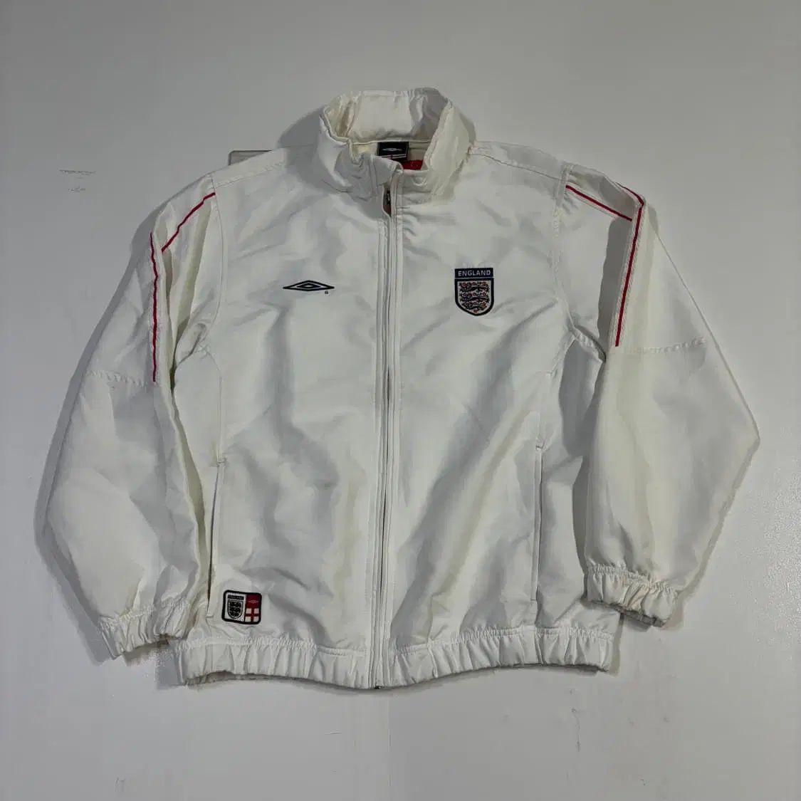 新品同様 イングランド代表公式Umbro ウィンドブレーカー Sサイズ