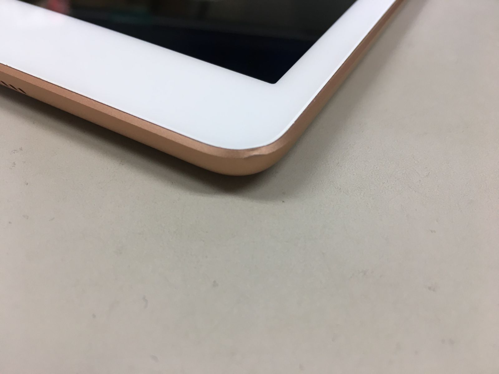 iPad 第8世代 Wi-Fiモデル 32GB ゴールド A2270 【公式通販】