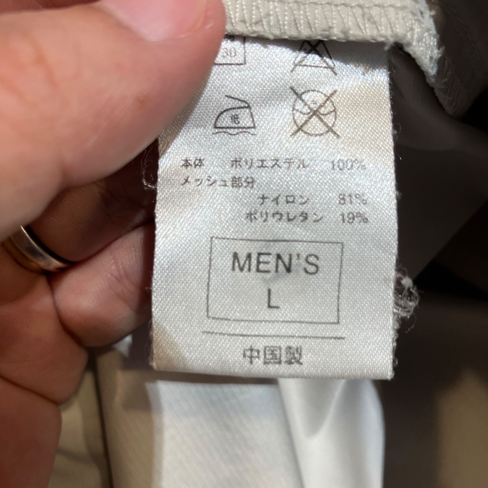 ロゴ刺繍プルオーバー