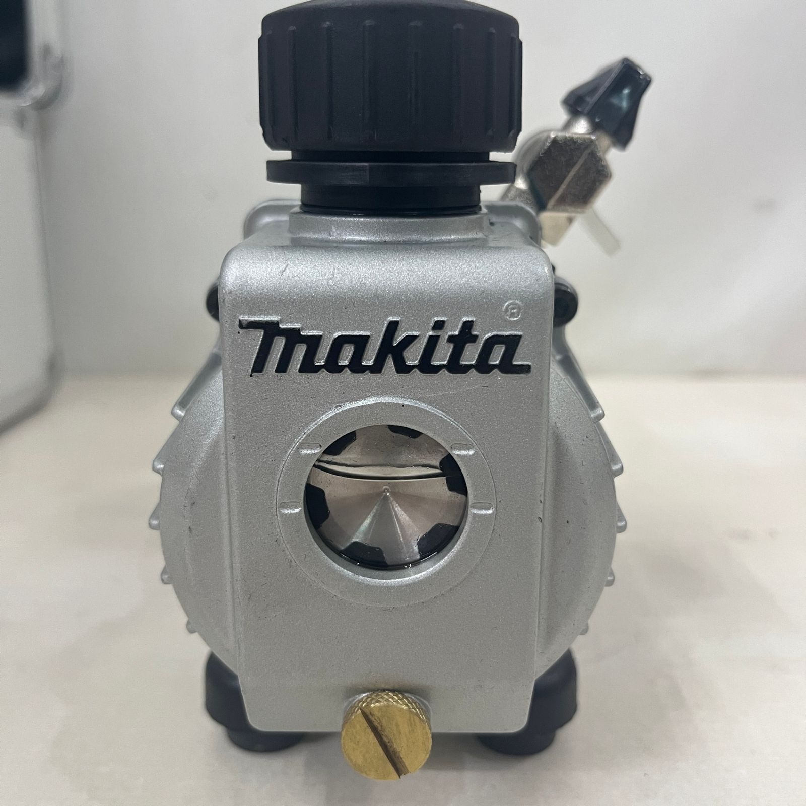 マキタ 18V充電式真空ポンプ