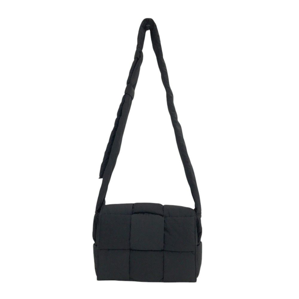 BOTTEGA VENETA ボッテガ ヴェネタ パデッド テック カセット バッグ ブラック系 240101419944