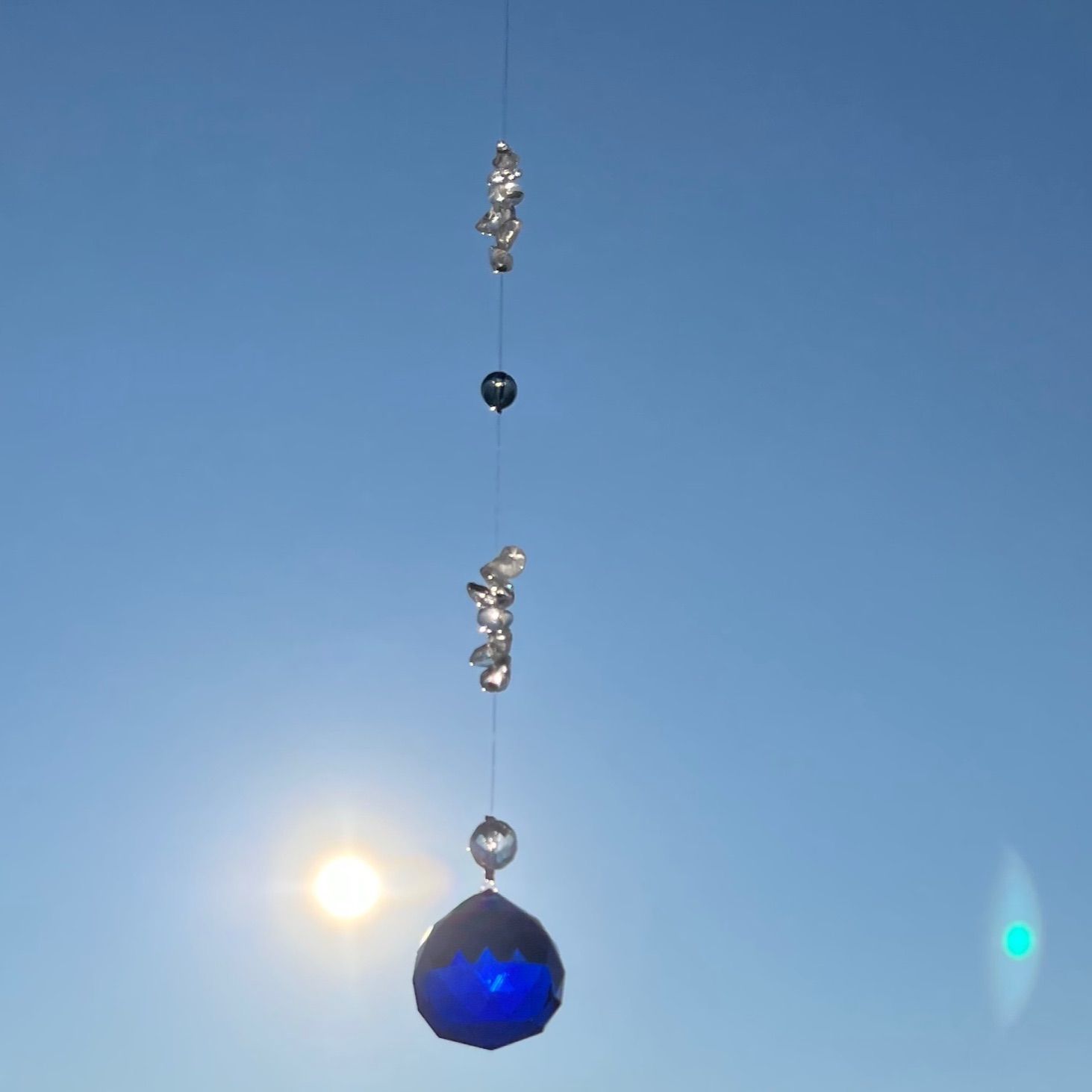 メルカリshops ブルーのサンキャッチャー 天然石 水晶さざれ アクアオーラ