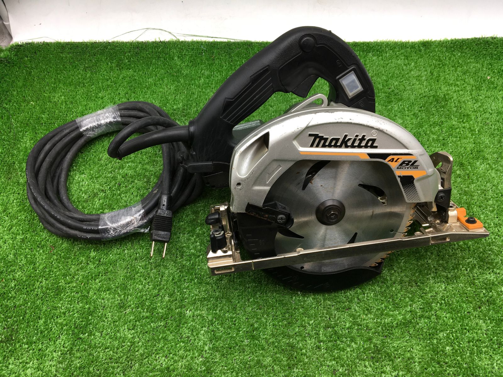 領収書発行可】☆Makita/マキタ 165mm電子マルノコ黒 HS6303B [IT07DTILJY6H][] - メルカリ