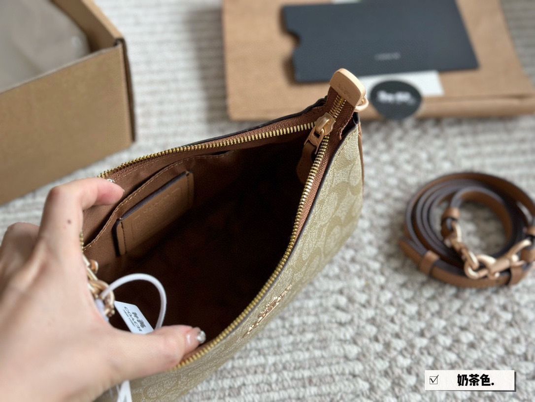 今日特価】Coach Teri Underarm Bag コーチ テリ アンダーアーム