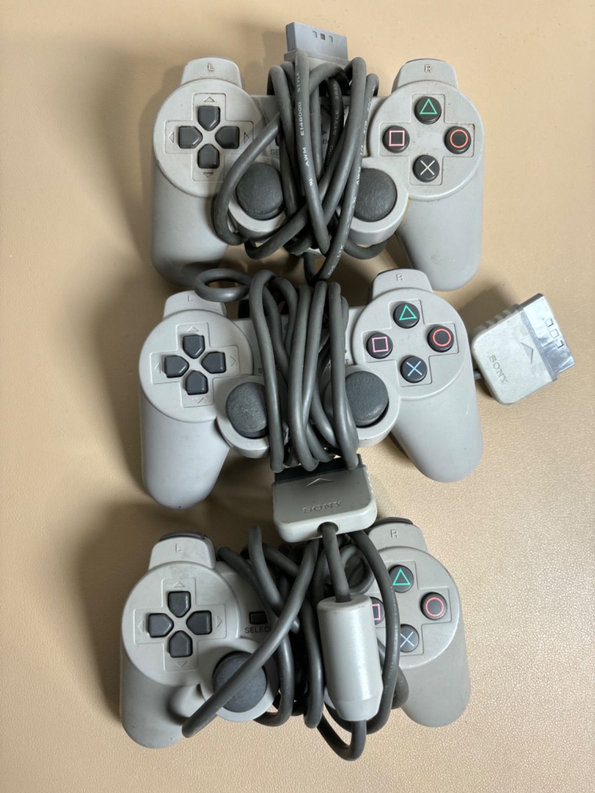 初代PlayStation +コントローラー3台 初代プレイステーション(PS1) ×2 コントローラー×3 - メルカリ