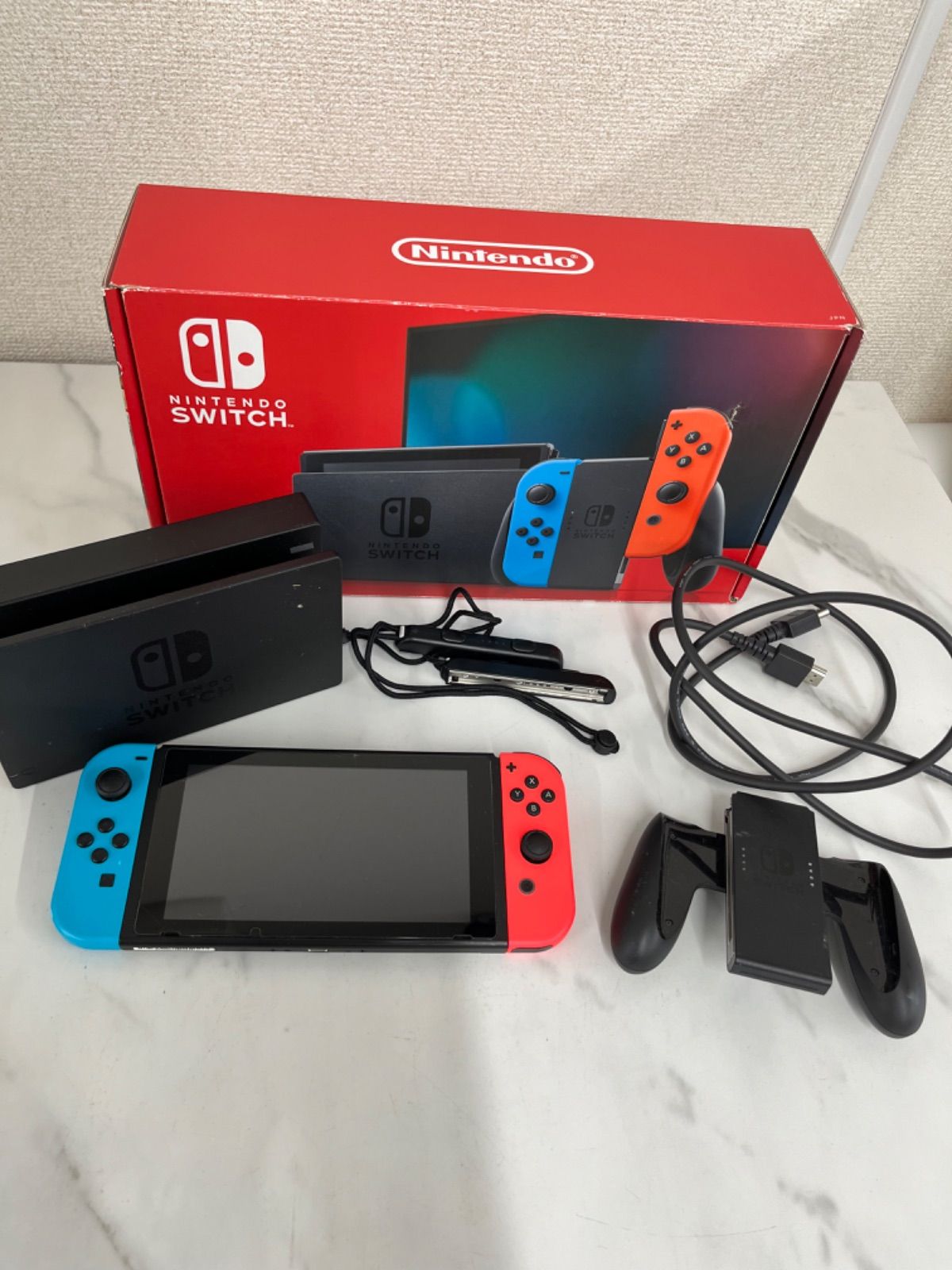 <ジャンク> Nintendo Switch 本体 充電・通電確認済み 詳細不明 ○通電確認済み Nintendo Switch本体 充電ケーブルなし【ゲーム機本体】