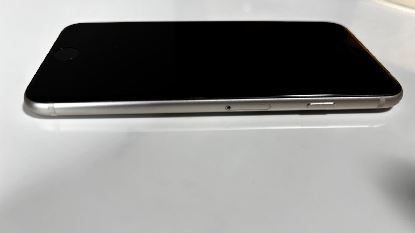 iPhone SE3 128Gb SIMフリー スターライト 白色 506172 - メルカリ