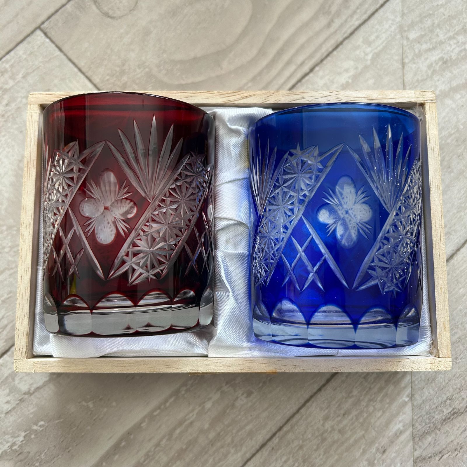 【美品・ペア】薩摩切子 グラス 赤青2客セット／伝統工芸品／共箱なし／被せガラス 美品・ペア】薩摩切子 グラス 赤青2客セット／伝統工芸品／共箱