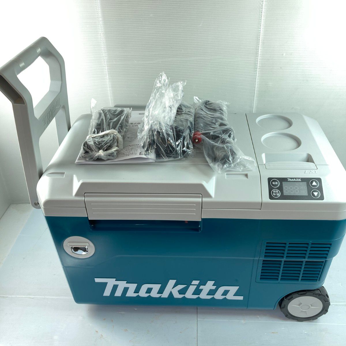 ＊＊MAKITA マキタ 18V 充電式保冷温庫 シガーソケットコード ACアダプター付 バッテリ 充電器は付属しません CW180D ブルー