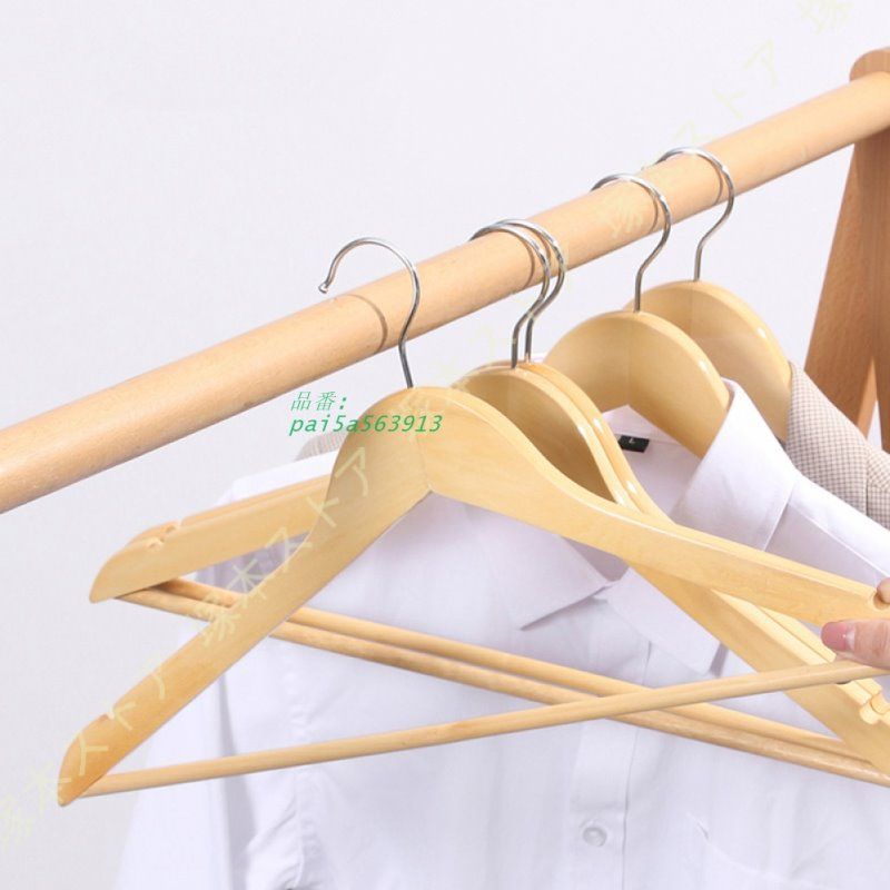 全国送料無料でお届け☆ 。 木製ハンガー 収納 30本組 ハンガー 跡がつかないハンガー 天然の美しい木目 洋服 頑丈なハンガー 跡つかない 木 ワードローブ用 超強い荷重 ずり落ち防止 pai5a563913