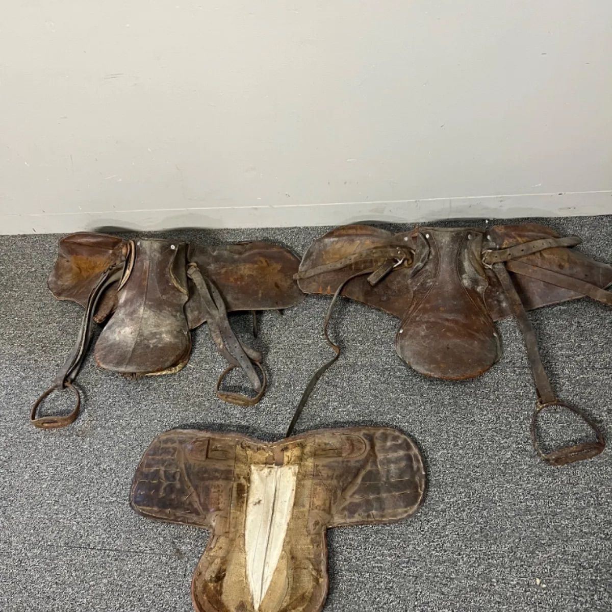 ヴィンテージ　馬　鞍　皮 ⭐︎ ヴィンテージ レザー 馬具 乗馬用鞍 馬鞍 コレクション