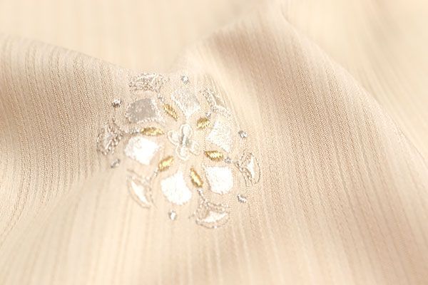 極上♡新品未使用品♡皇室献上丹後ちりめん　正絹　長襦袢　白　地紋入　衣紋抜き付♡ 極上♡新品未使用品♡皇室献上丹後ちりめん 正絹 長襦袢 白 地紋