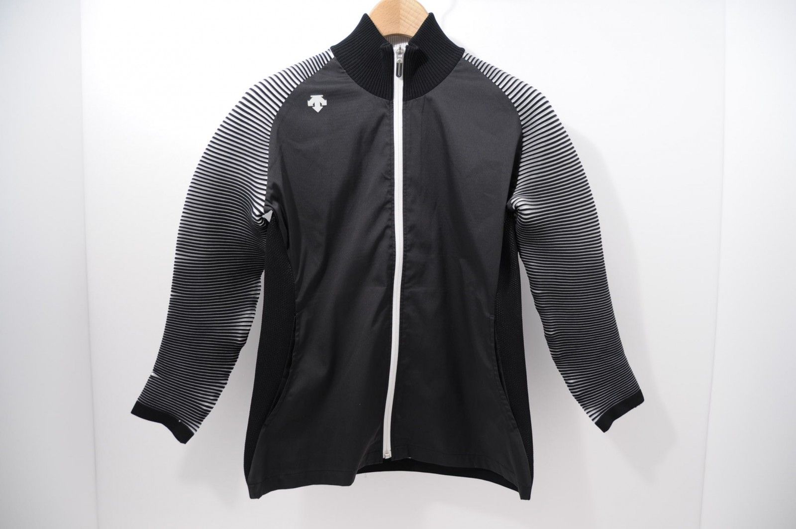 中古 レディース デサントゴルフ DESCENTE GOLF ブルゾン L 黒×白 ブラック 長袖フルジップ ニット ボーダー