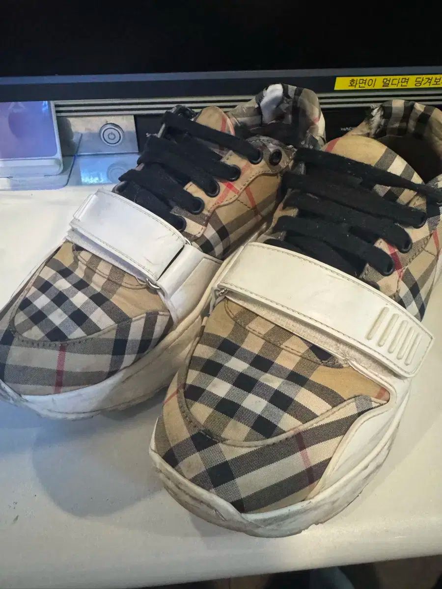 BURBERRY バーバリー ベルクロ スニーカーズ 41 5 三舞